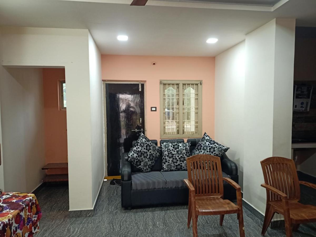 Sri Govinda Nilayam Home Stay 1 Вишакхапатнам Экстерьер фото